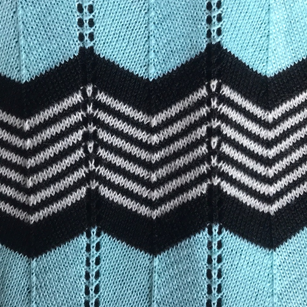 Patterned Sweater Dress - Picture 4 of 4
